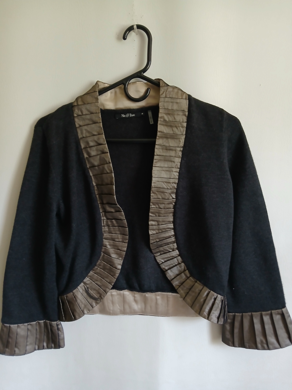 NIC+ZOE Gray Short Cardigan with Taupe Pleated Silk Trim Black Mesh Overlay SzS